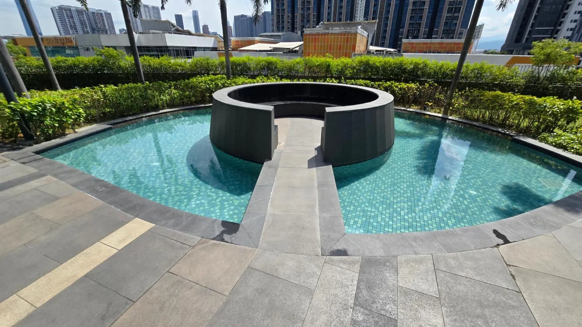 Rudimen Stay At Trion With Kl Skyline View And Rooftop Pools Access 吉隆坡 马来西亚
