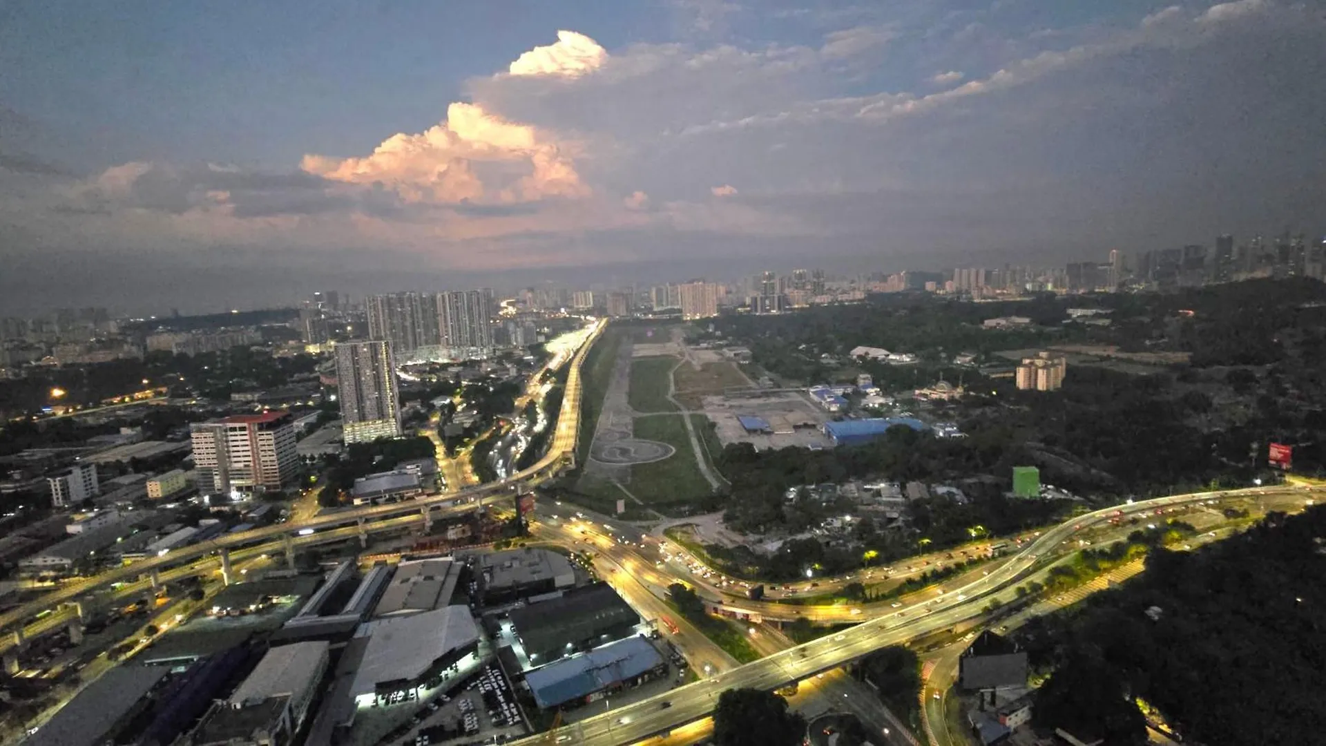 Rudimen Stay At Trion With Kl Skyline View And Rooftop Pools Access 吉隆坡 0*,